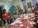 Együtt a család a gyertya fényénél
