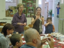 Együtt a család a gyertya fényénél